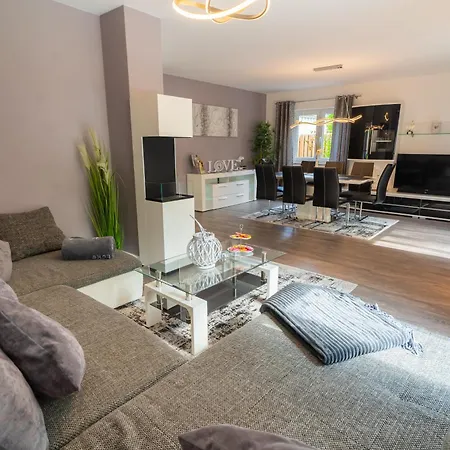 Leeloo S Sunlight Ходенхаген